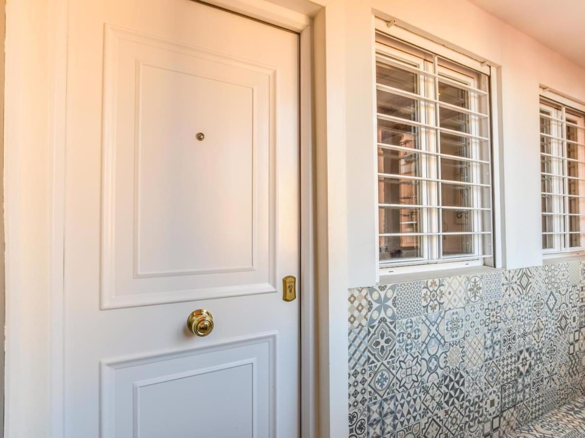 Apartamento En La Plaza De Lavapies Para 4 Personas Madri Exterior foto
